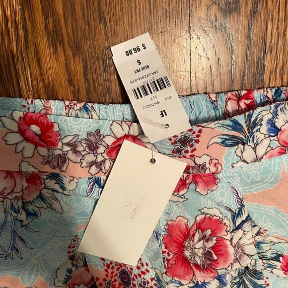 New three days shorts  - Picture 2 of 5